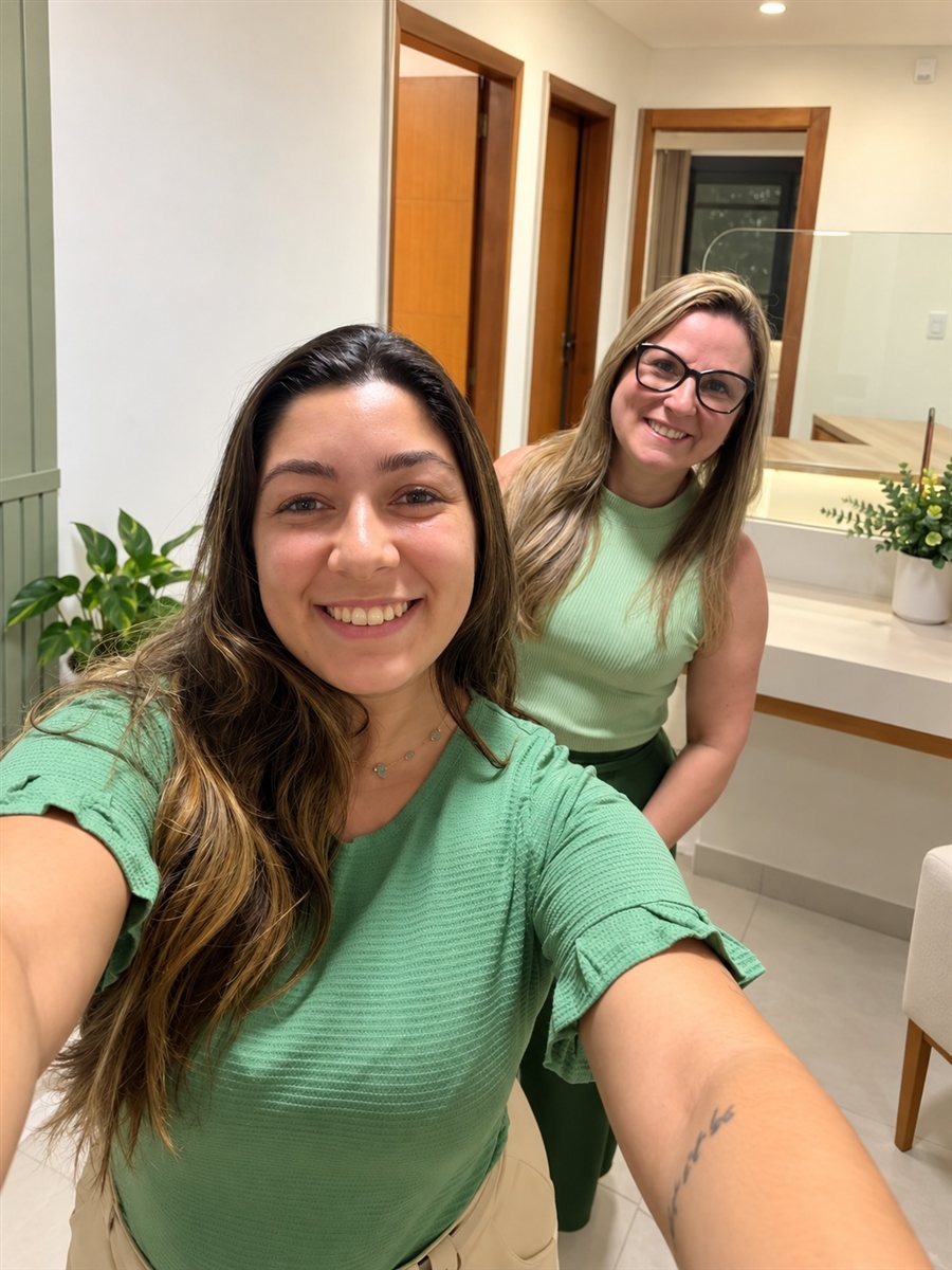 Tamiris e Silvene juntas no Espaço Florescer